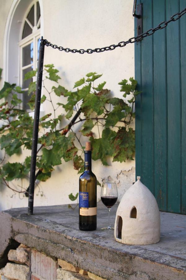 Bio-Weingut, Gaestehaus Und Kraeuterhof Flomborn Kültér fotó
